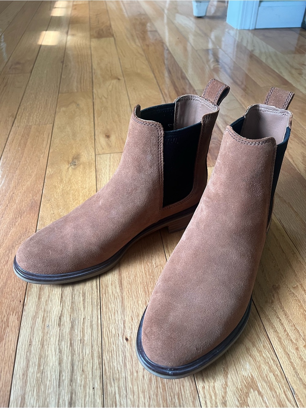 Clarks women’s Chelsea Boots - Brown